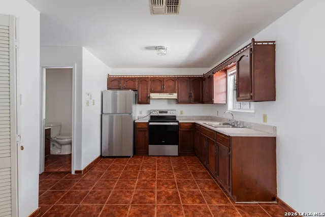 121 Falcon Blvd Eagle Pass, TX 78852