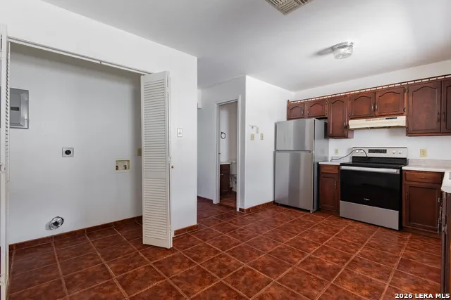 121 Falcon Blvd Eagle Pass, TX 78852