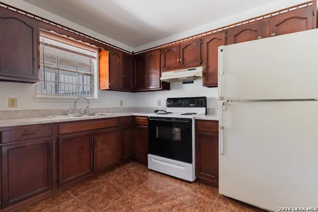121 Falcon Blvd Eagle Pass, TX 78852