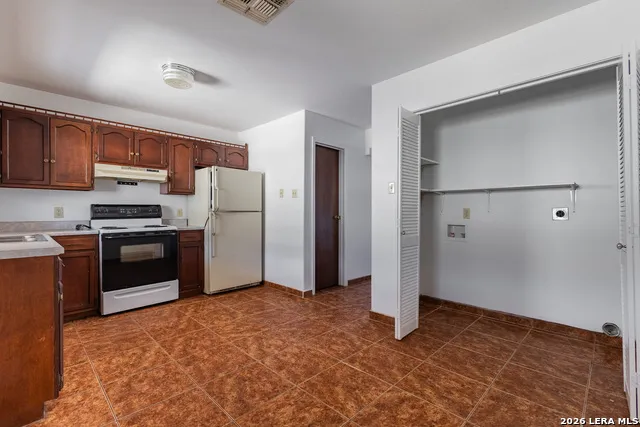 121 Falcon Blvd Eagle Pass, TX 78852