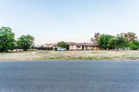 7464 Paula Ave.