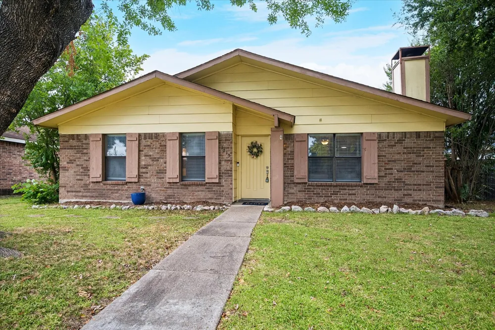 1213 Frio Lane Garland, TX 75040