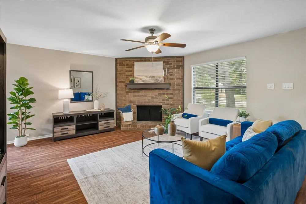 1213 Frio Lane Garland, TX 75040