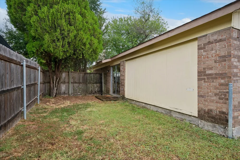 1213 Frio Lane Garland, TX 75040