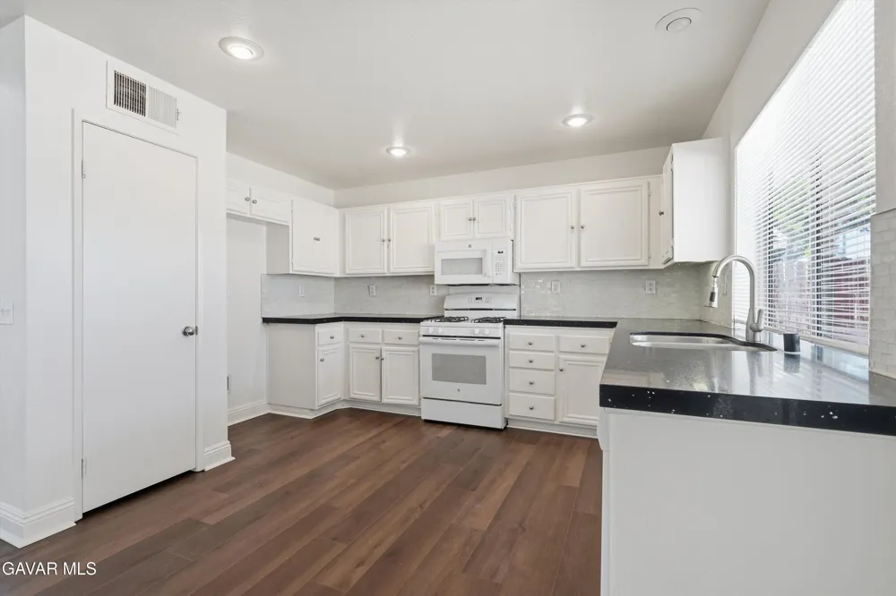 44465 Ranchwood Avenue Lancaster, CA 93536
