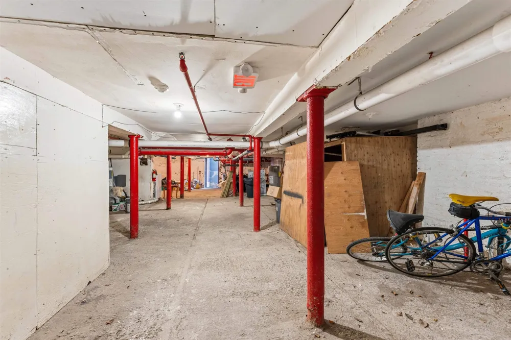 1409 GRAND ST Hoboken, NJ 07030