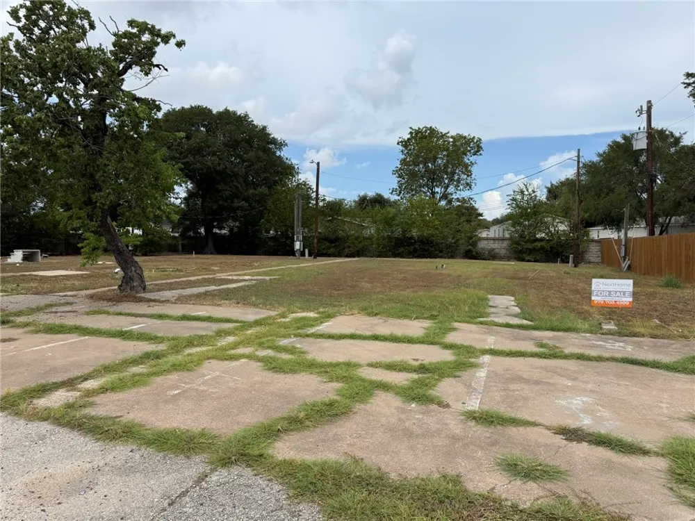 1804 Brookhaven Street Bryan, TX 77803