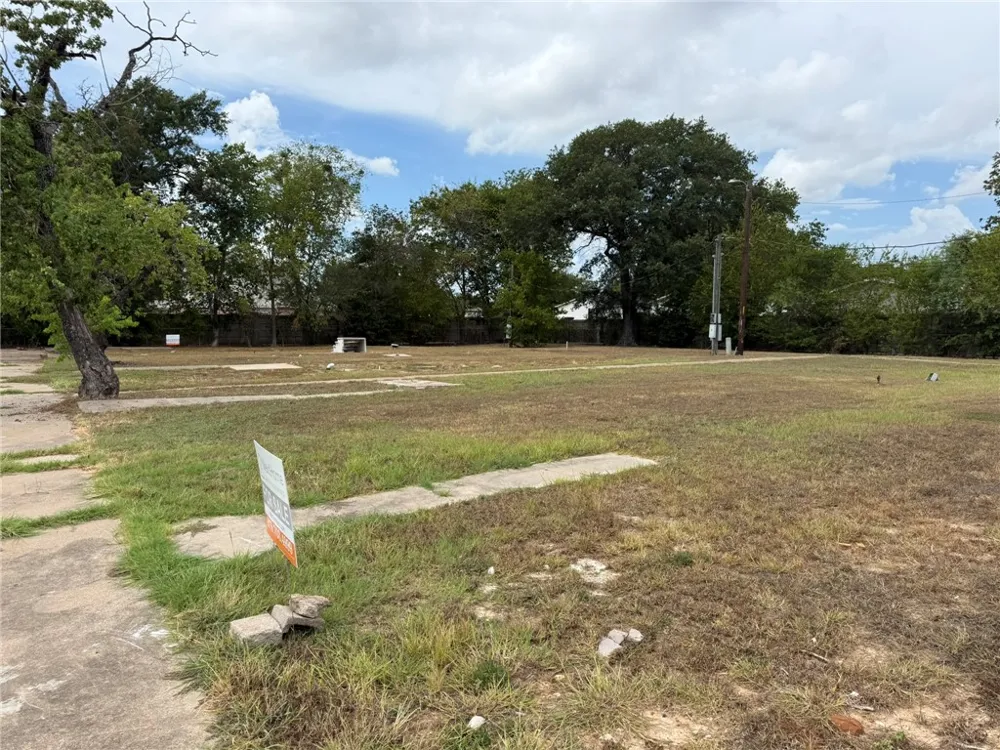 1804 Brookhaven Street Bryan, TX 77803