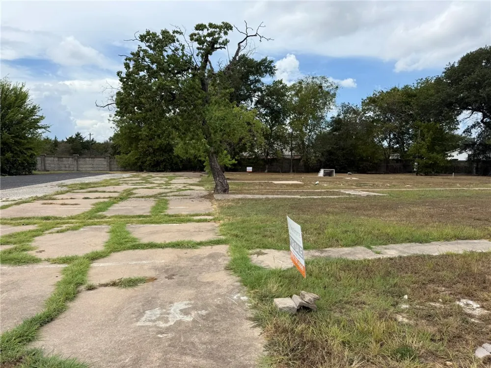 1804 Brookhaven Street Bryan, TX 77803