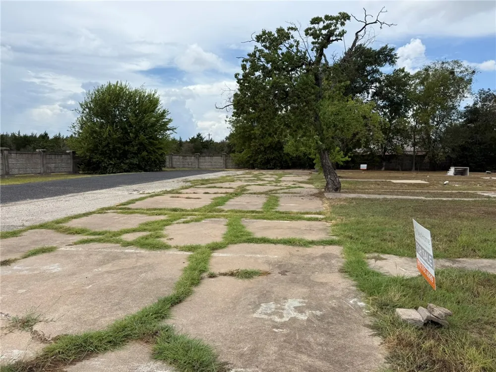 1804 Brookhaven Street Bryan, TX 77803