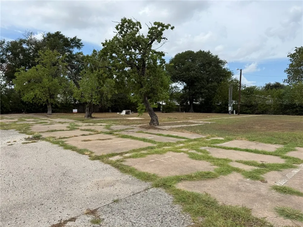 1804 Brookhaven Street Bryan, TX 77803