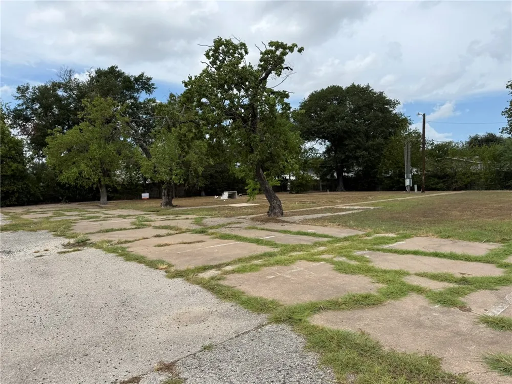 1804 Brookhaven Street Bryan, TX 77803