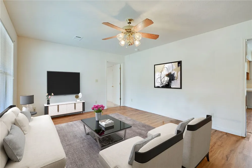 2104 Northside Drive Bryan, TX 77803