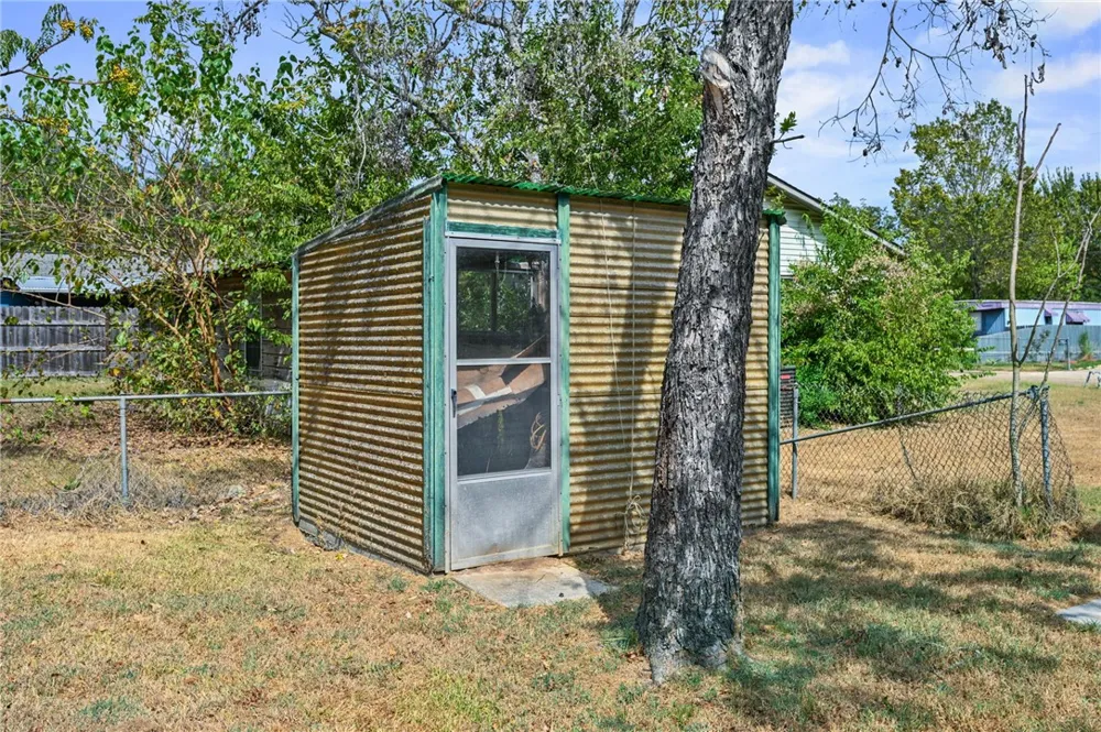 2104 Northside Drive Bryan, TX 77803