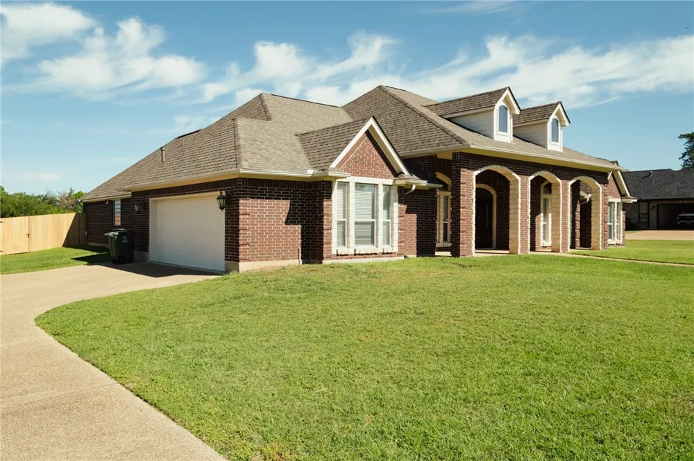 4017 Austins Estates Drive Bryan, TX 77808