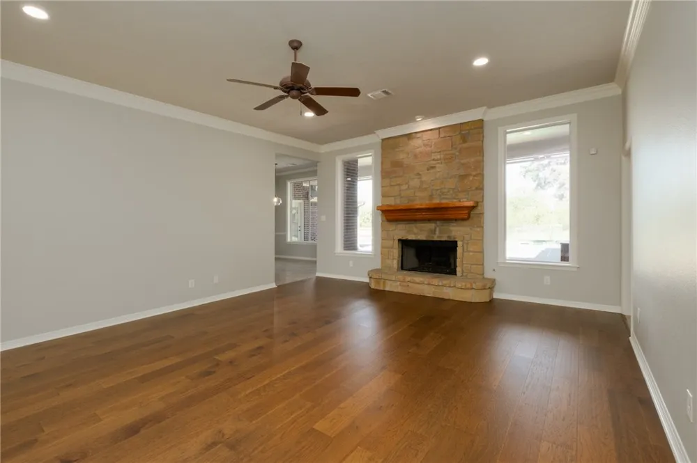 4017 Austins Estates Drive Bryan, TX 77808