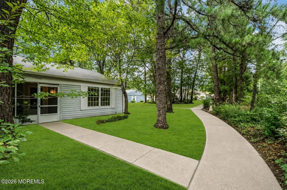 519 Cheshire Court Manchester, NJ 08759
