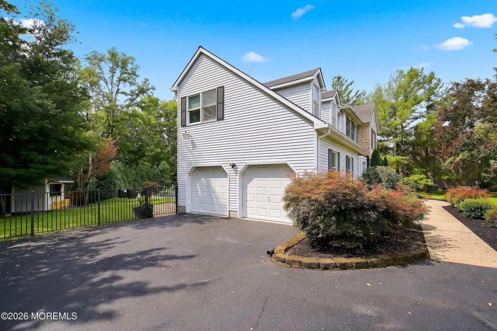11 Sir Paul Court Middletown, NJ 07748
