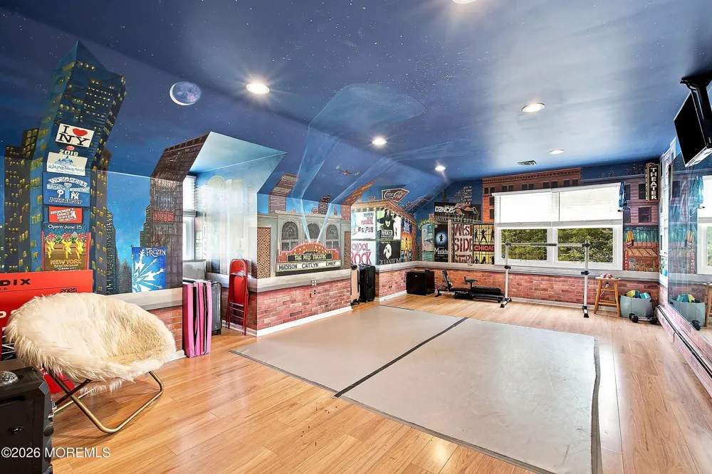 11 Sir Paul Court Middletown, NJ 07748