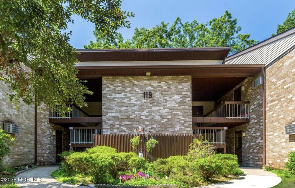 119 Amberly Drive #H Manalapan, NJ 07726