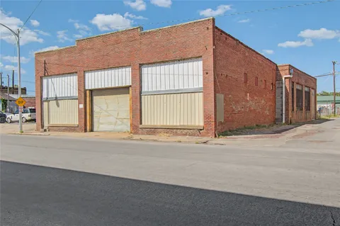 116 E Broadway