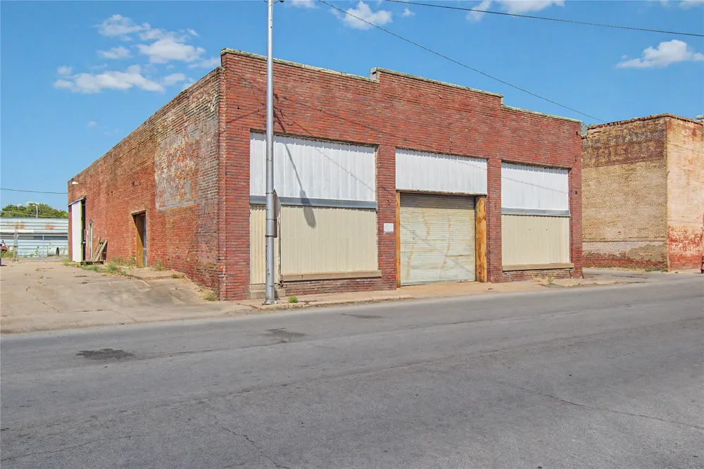 116 E Broadway Muskogee, OK 74403