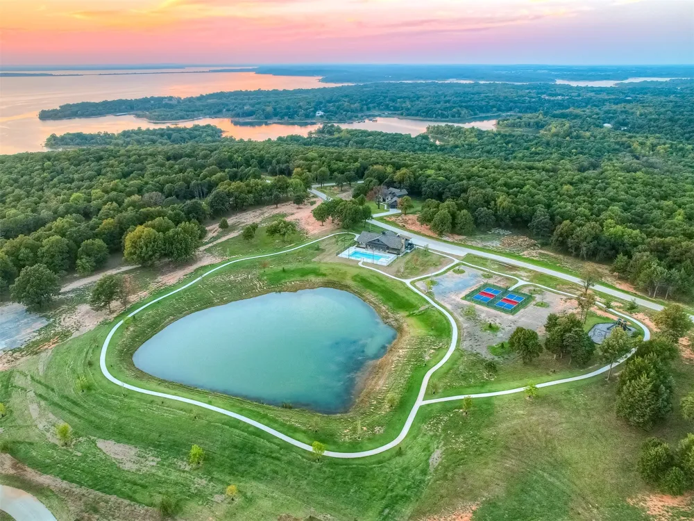 221 Patriot Pointe Eufaula, OK 74432