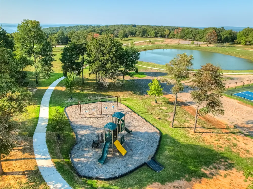 221 Patriot Pointe Eufaula, OK 74432