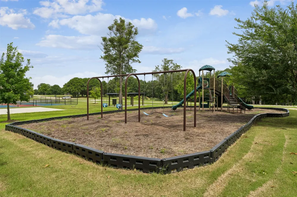 148 Patriot Pointe Eufaula, OK 74432