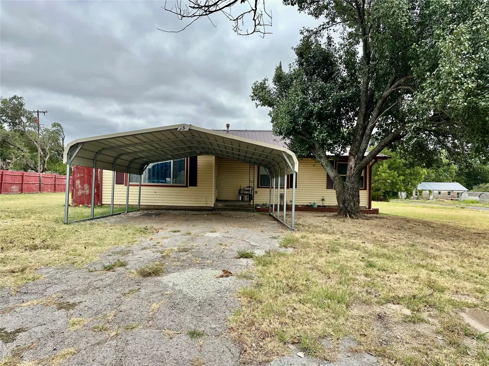 131 S Hyden Avenue Stratford, OK 74872