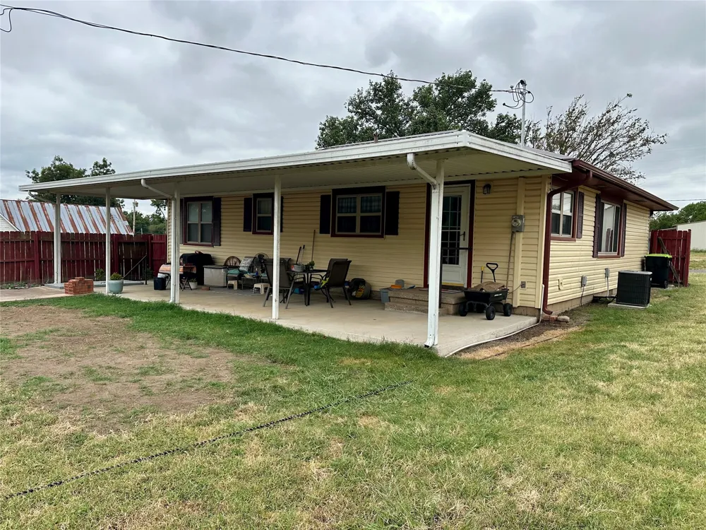 131 S Hyden Avenue Stratford, OK 74872