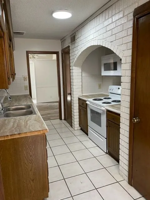 7815 E 77th Place Tulsa, OK 74133