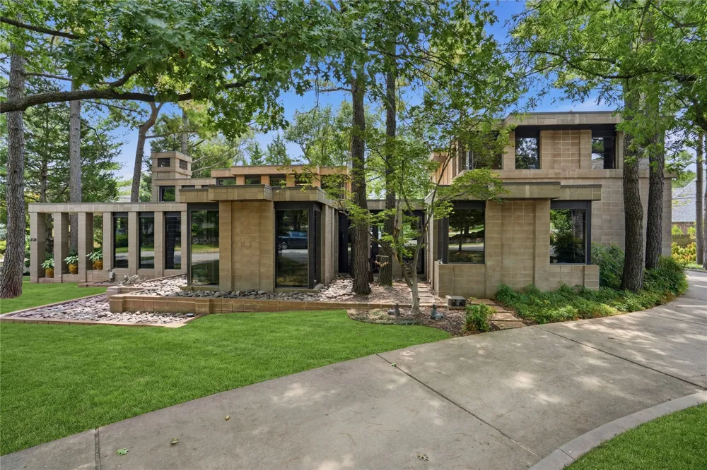 2624 E 33rd Street Tulsa, OK 74105