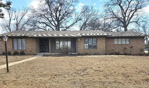6008 E 56th Place