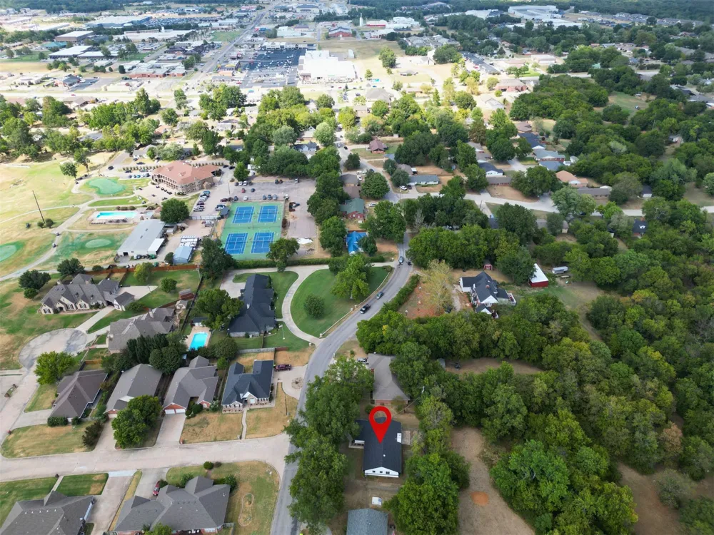 206 Crownpoint Drive Ada, OK 74820