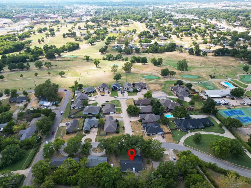 206 Crownpoint Drive Ada, OK 74820