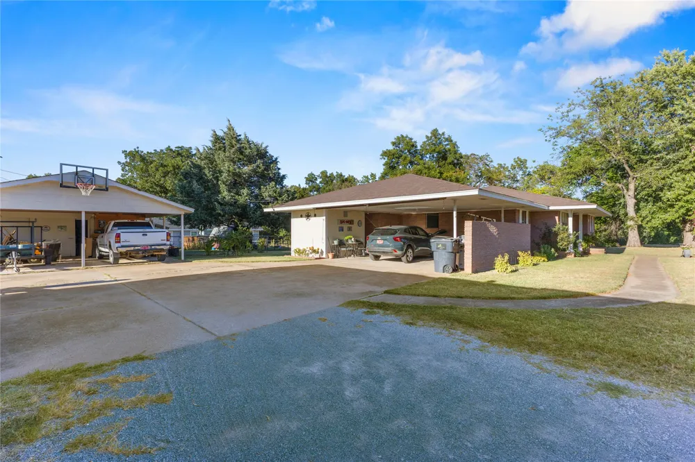 506 E Schmid Wynnewood, OK 73098