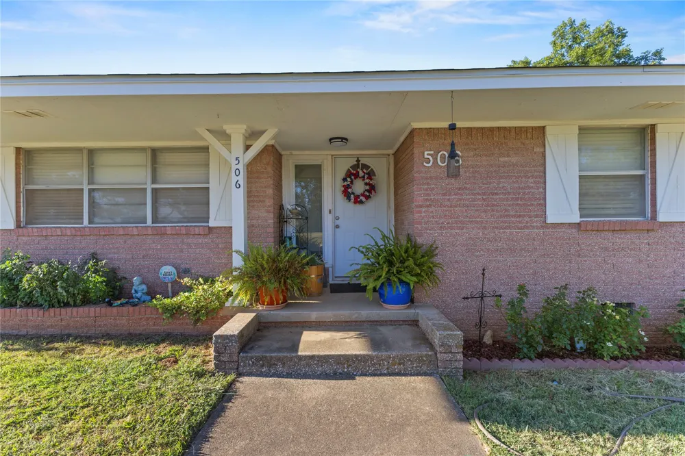 506 E Schmid Wynnewood, OK 73098