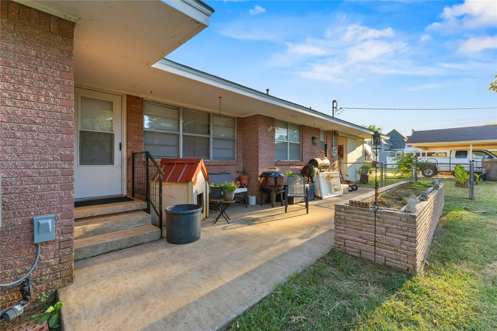 506 E Schmid Wynnewood, OK 73098
