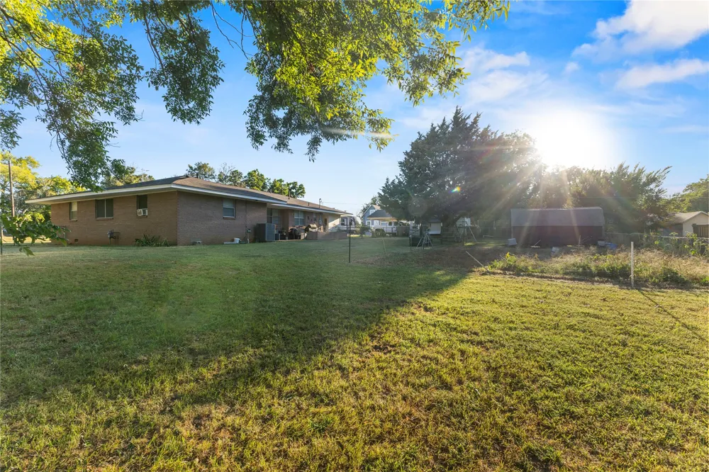 506 E Schmid Wynnewood, OK 73098