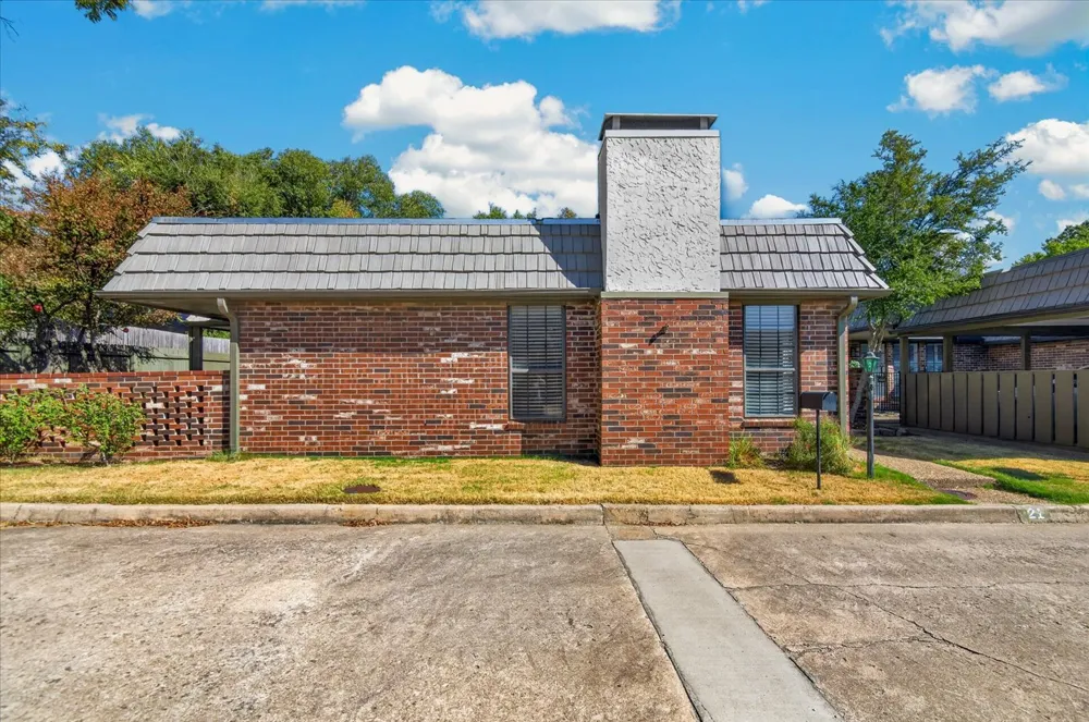 21 SE Shadowlake Drive #21 Bartlesville, OK 74006