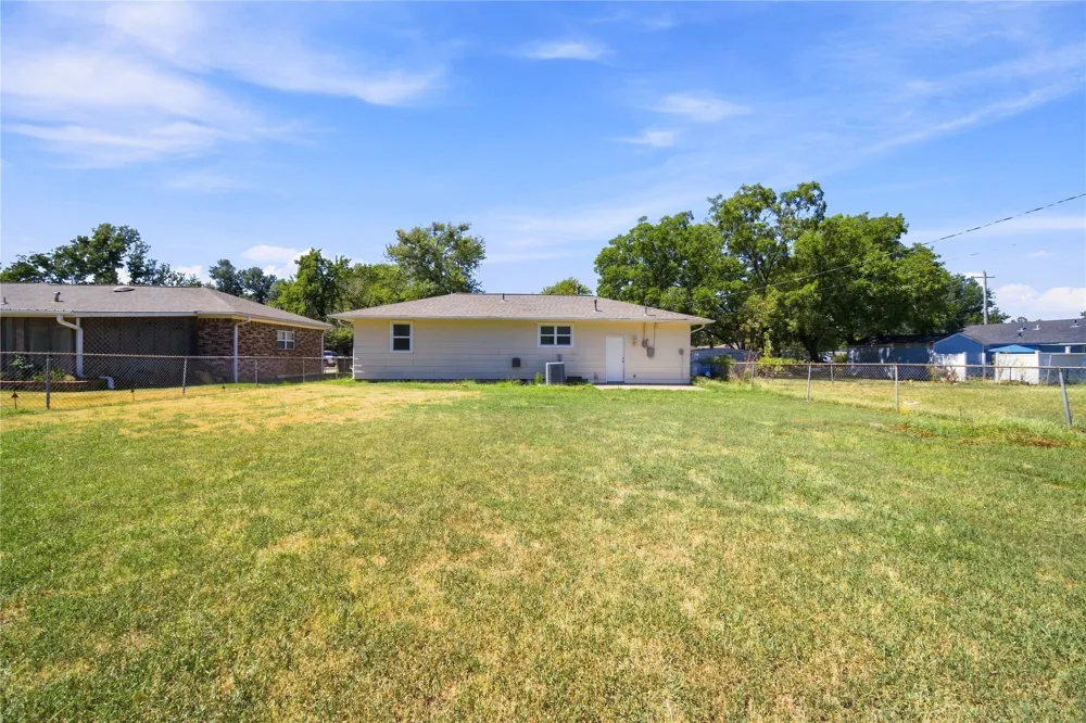 909 S Liberty Avenue Okmulgee, OK 74447