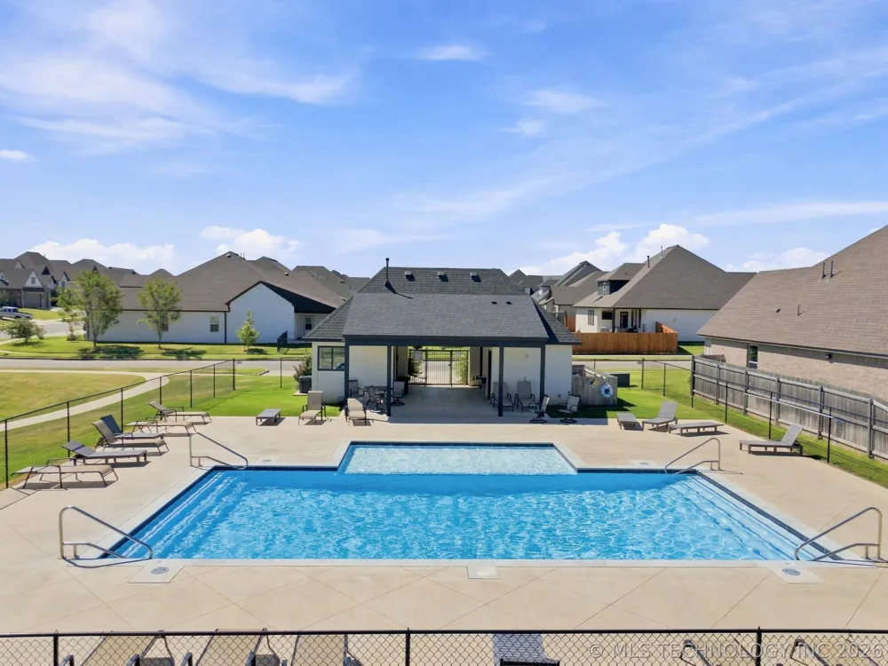 13715 S 20th Place E Bixby, OK 74008