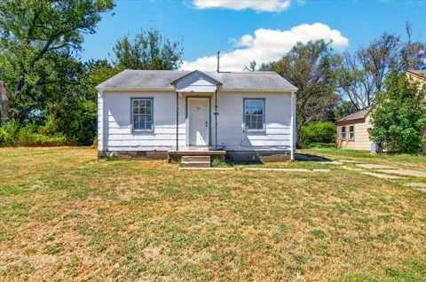 1615 S Maple