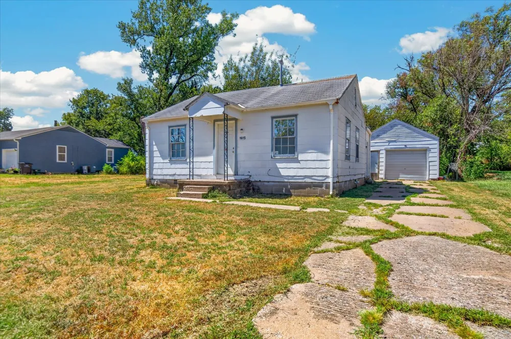 1615 S Maple Bartlesville, OK 74003