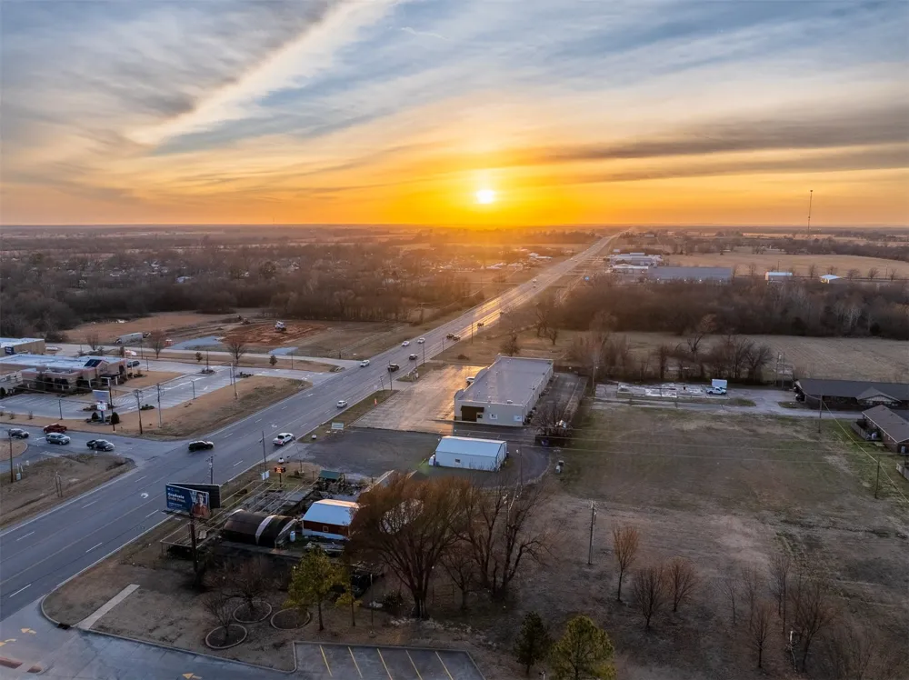 1516 W 51 Highway Wagoner, OK 74467