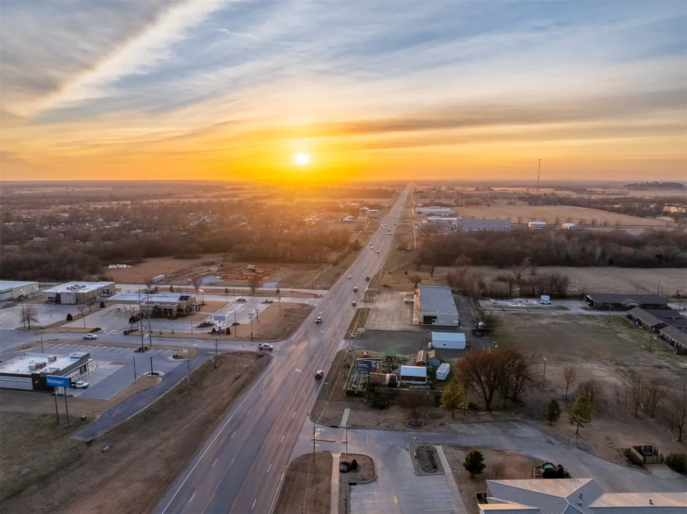 1516 W 51 Highway Wagoner, OK 74467