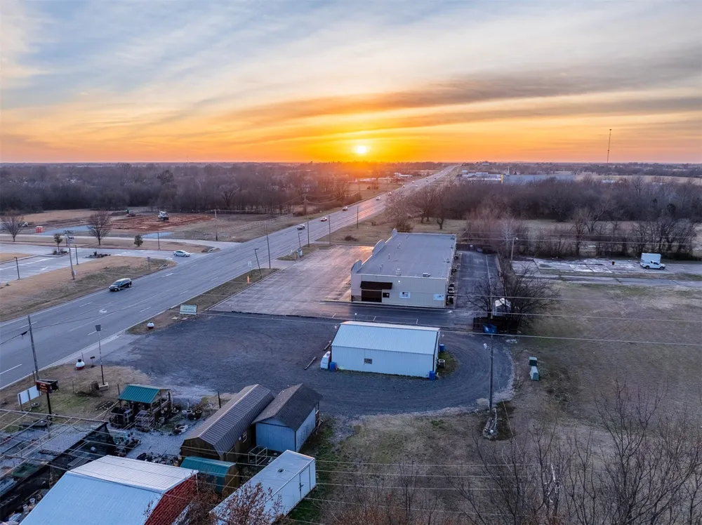 1516 W 51 Highway Wagoner, OK 74467