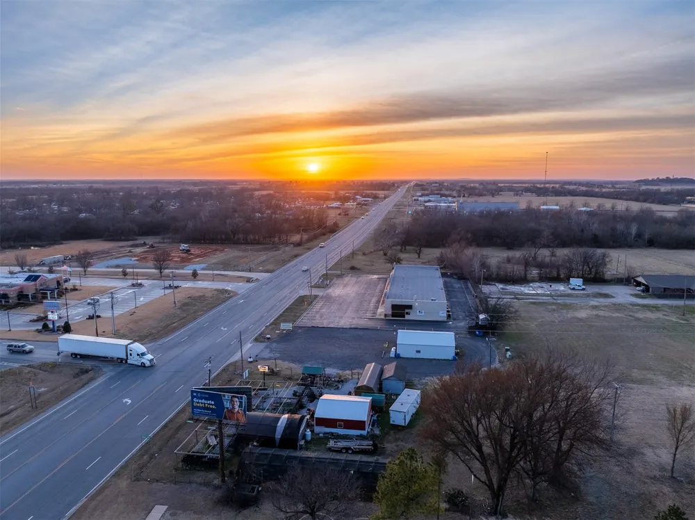 1516 W 51 Highway Wagoner, OK 74467
