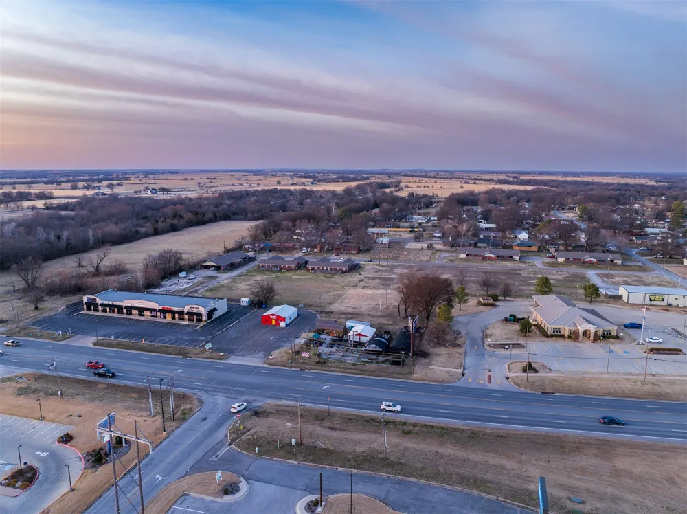 1516 W 51 Highway Wagoner, OK 74467